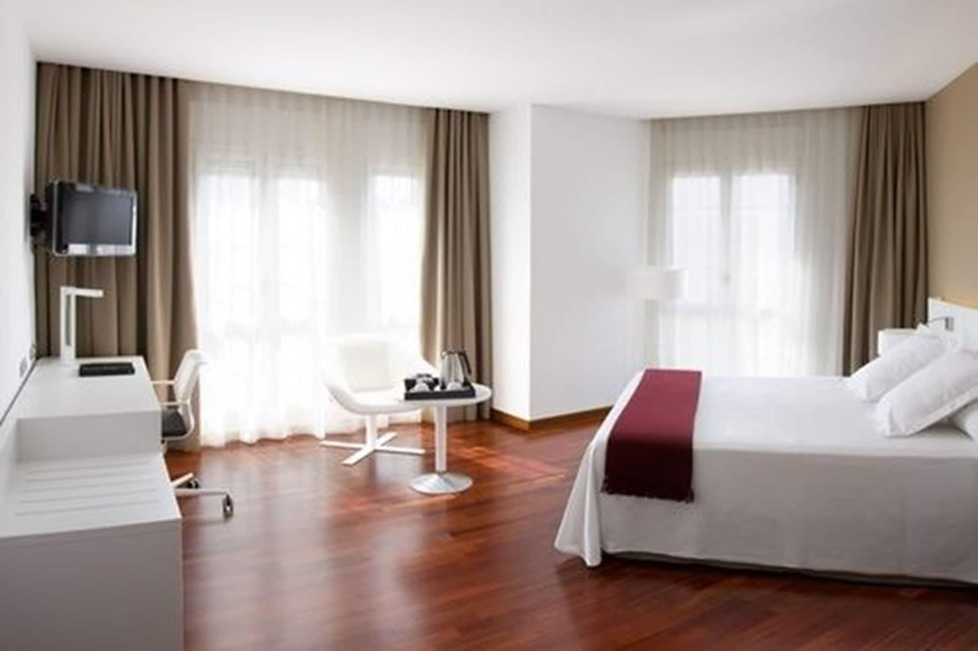 Urh Ciutat De Mataro Hotel Phòng bức ảnh