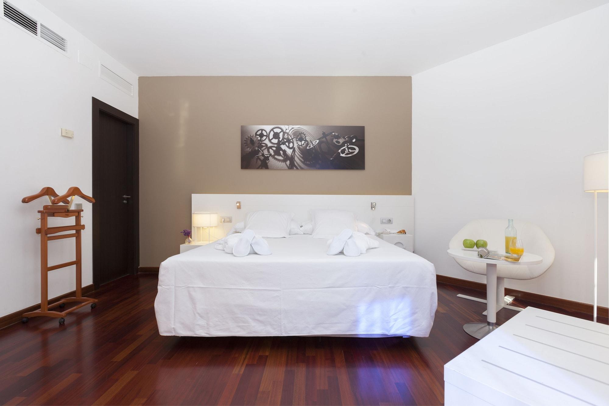 Urh Ciutat De Mataro Hotel Ngoại thất bức ảnh