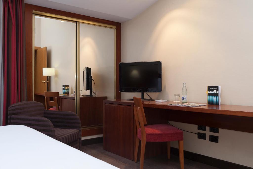 Urh Ciutat De Mataro Hotel Ngoại thất bức ảnh