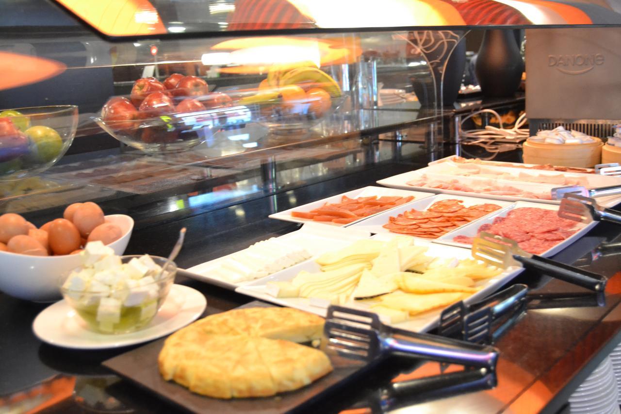 Urh Ciutat De Mataro Hotel Ngoại thất bức ảnh